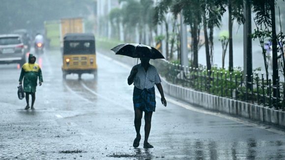 బంగాళాఖాతంలో అల్పపీడనం, తెలుగు రాష్ట్రాలకు వాన కబురు, హైదరాబాద్‌లో తెల్లవారుజామున..