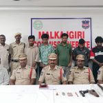 కారు కొనడానికి వచ్చి.. పిస్టల్‌ చూపించి కారుతో ఉడాయించారు!