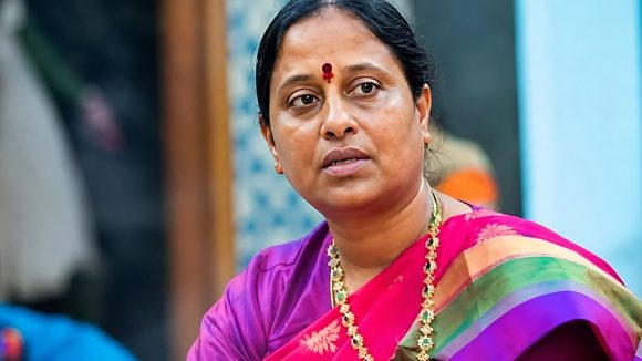 హైదరాబాద్⁪కు మంత్రి కొండా సురేఖ.. శంషాబాద్ ఎయిర్‌పోర్టులో కీలక వ్యాఖ్యలు, ముగింపు ఎలా?