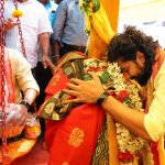 సమ్మక్క-సారలమ్మను దర్శించుకున్న ది ప్యారడైజ్ టీమ్..నాని ప్రత్యేక పూజలు!