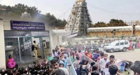 శ్రీవారి భక్తులకు బిగ్ అలర్ట్.. సోమవారం సర్వ దర్శనం టోకెన్లు నిలిపివేత