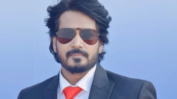నటుడిగా మెప్పించి ‘నాగపూర్ పవిత్ర తేక్డి గణపతి’ పుస్తకంతో రచయితగా మారుతున్న హీరో సూర్య తేజ్