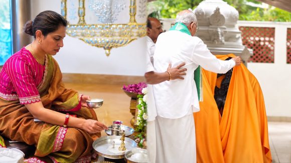 తాతయ్యకు అదిరిపోయే కానుక ఇచ్చిన ఉపాసన.. వెల్లువిరిసిన ఆధ్యాత్మికత!