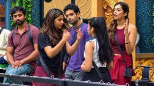 కొట్టుకునే వరకు వెళ్లిన షాలిని, వర్షిణి!