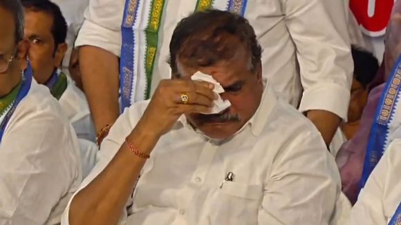 షాక్‌లో బొత్స సత్తిబాబు, సొంత అడ్డాలో వైసీపీ నేతల షాక్, మూకుమ్మడి రాజీనామాలు