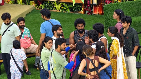 సామాన్యుడిపై సెలబ్రిటీస్ ప్రతాపం.. కప్పు కొట్టేస్తాడని భయమా?