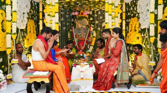 సీఎం రేవంత్ ఇంట్లో వినాయక చవితి వేడుకలు.. ప్రత్యేక పూజల్లో పాల్గొన్న సీఎం కుటుంబ సభ్యులు