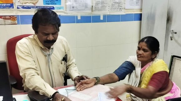 కుషాయిగూడ పీహెచ్‌సీలో ఊహించని పరిణామం.. డాక్టర్‌గా మారిన డీఎంహెచ్‌ఓ!