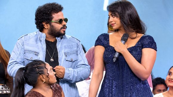 హైపర్ ఆదిని అంత మాట అనేసిన కామాక్షి భాస్కర్ల!