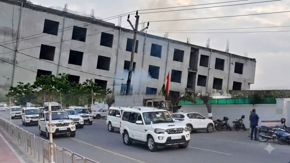 సీఎం యోగి కాన్వాయ్ సమీపంలో పేలుడు, ఉలిక్కిపడిన అధికారులు, మధుర వెళ్లే దారిలో ఘటన