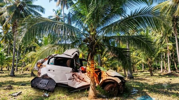 కొబ్బరి చెట్టుని ఢీ కొట్టిన కారు, స్పాట్ ఐదుగురు, తూర్పుగోదావరి జిల్లాలో ఘటన