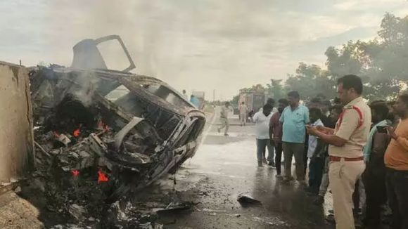 డివైడర్‌ని ఢీ కొట్టిన కారు, ఓ వ్యక్తి సజీవదహనం! సూర్యాపేట్ జిల్లాలో ఘోర రోడ్డు ప్రమాదం