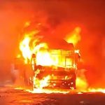 మంటల్లో టూరిస్టు బస్సు.. ప్రయాణికులు-డ్రైవర్ సేఫ్, ముంబైలో ఘటన