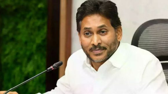సీఎం చంద్రబాబుపై జగన్ తీవ్రమైన ఆరోపణలు.. గొడ్డళ్లు సప్తై చేశారంటూ మండిపాటు