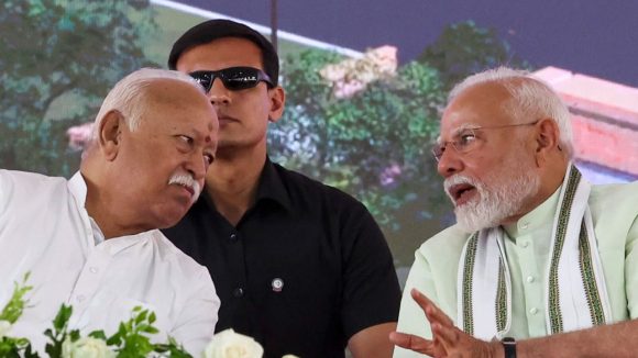 మోదీ సర్కార్‌ని కూల్చేందుకు కుట్ర.. దసరా వేళ భగవత్ హాట్ కామెంట్స్, పశ్చిమం నుంచి తుఫాను మొదలు