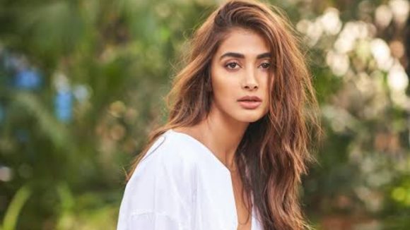 ఆ హీరోతో లాంగ్ డ్రైవ్ వెళ్లాలని ఉందన్న పూజా హెగ్డే..ఆ కోరిక తీరేనా?
