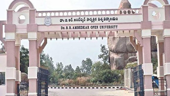 డిగ్రీ పట్టాలందుకున్న ఖైదీలు-ట్రాన్స్ జెండర్లు.. అంబేద్కర్ ఓపెన్ యూనివర్సిటీ కాన్వకేషన్‌లో గవర్నర్