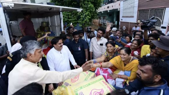తుఫాను బాధితులను ఆదుకునేందుకు ఏపీ ప్రభుత్వం చర్యలు.. ఉచితంగా నిత్యావసరాలు, రూ.3 వేలు సాయం