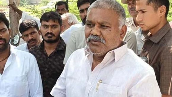 కదలికలు తెలుసుకుంటున్నారు.. మా వాళ్లను ట్రాప్ చేశారు, కేతిరెడ్డి పెద్దారెడ్డి హాట్ కామెంట్స్