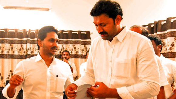 అన్నయ్యా బాబాయ్ కేసు.. ఈడీ పిలిచారు, ఇప్పుడు ఏం చేద్దాం, వైసీపీలో నేతల ఉక్కిరి బిక్కిరి